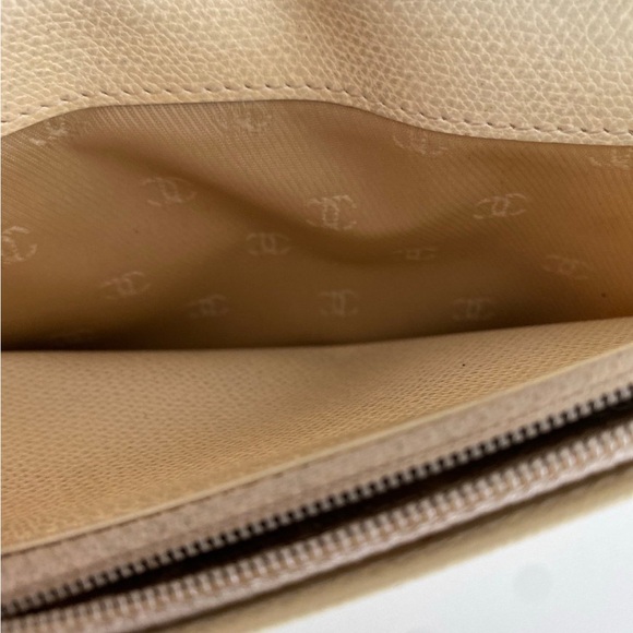 Chanel wallet with COA and unbranded chain - Picture 9 of 11